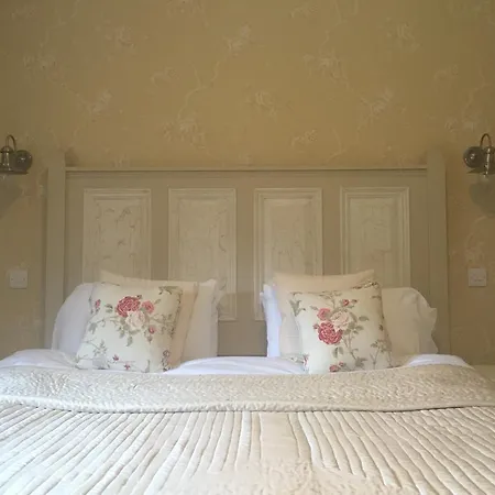 Guest house Riverbank, Country Pub And Carrickmacross