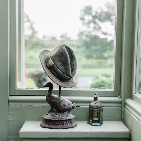 Riverbank, Country Pub And 4*